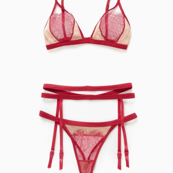 Hearts Desire Set in Red - Picture 3 of 3